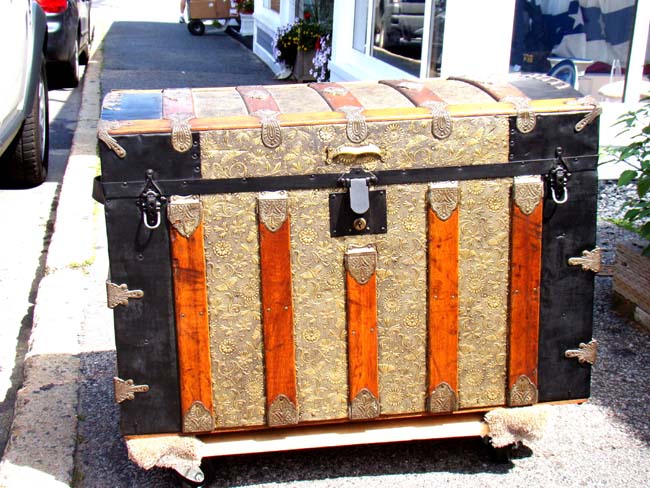 A fine 19th Century American Steamer Trunk fully restored circa 1880  — image 3
